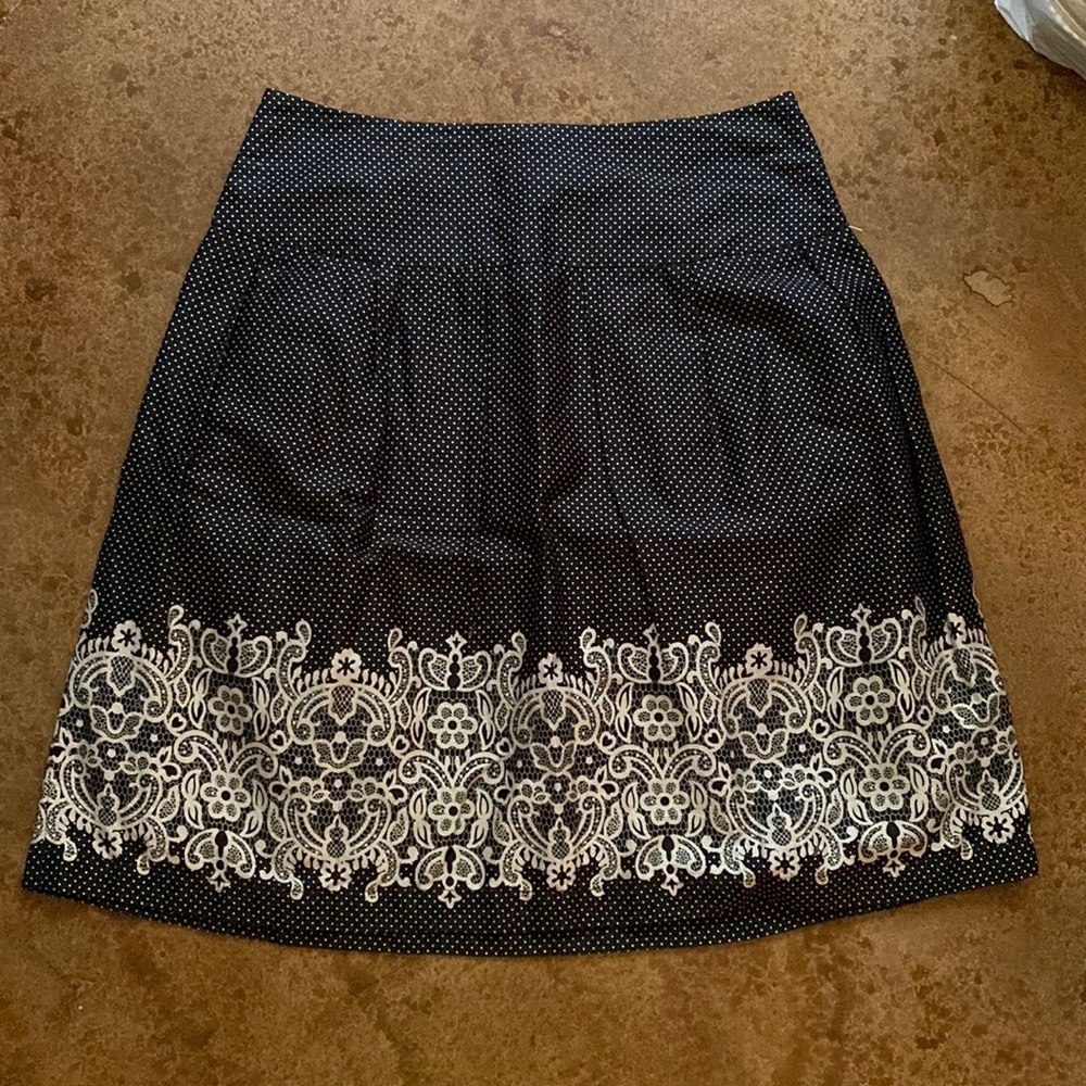 ANN Taylor black and white polka dot and lace design lined fit and flare skirt